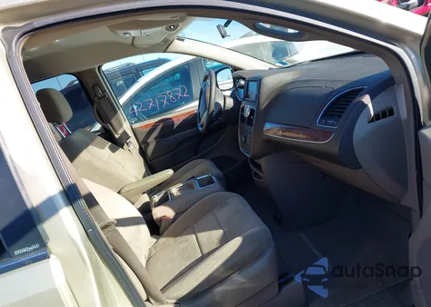 2011 Chrysler Town & Country Touring из США, поврежденный, VIN 2A4RR5DG5BR615227